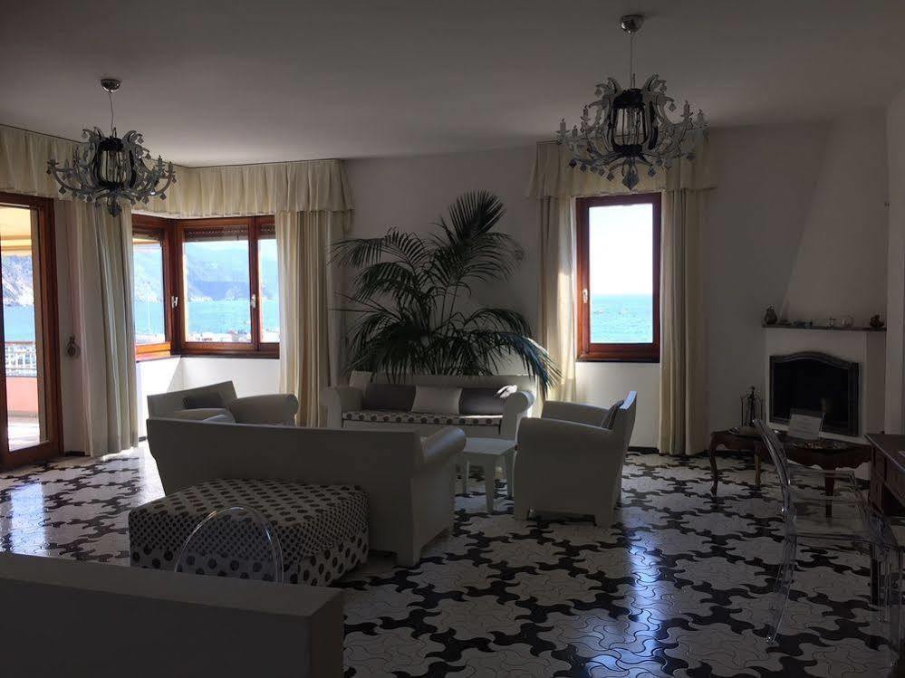 Affittacamere Lo Scoglio Monterosso al Mare Luaran gambar